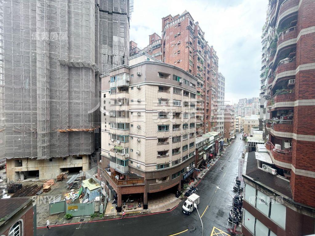 巨蛋休閒採光美套房房屋室內格局與周邊環境