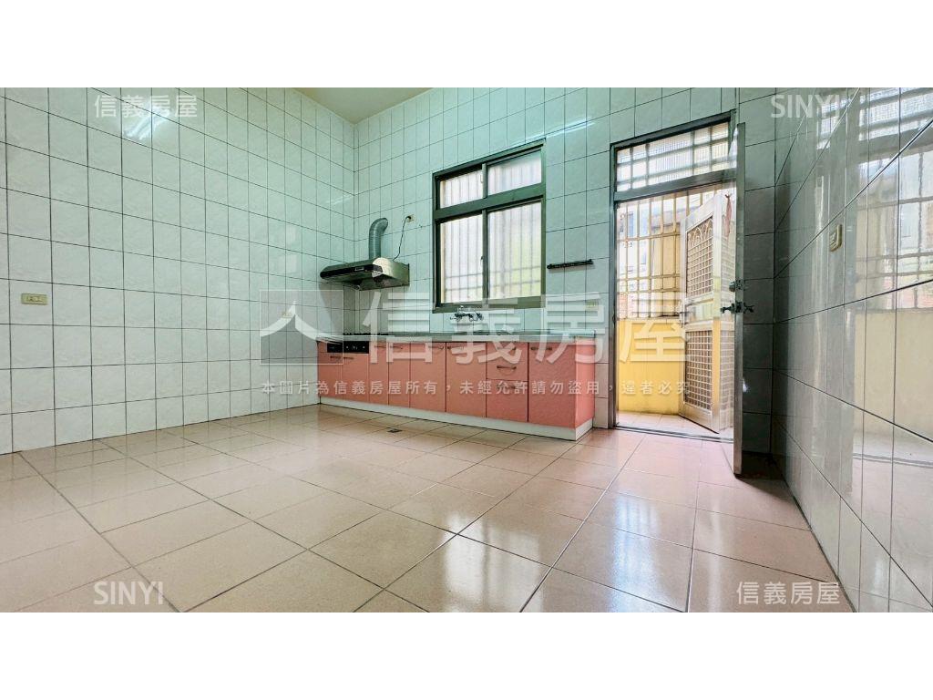 朝南大地坪邊間透天房屋室內格局與周邊環境