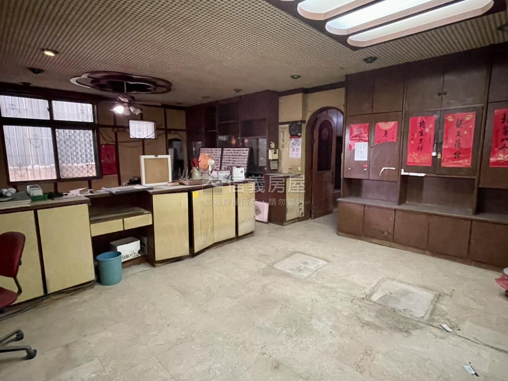 正崇德路大面寬店面房屋室內格局與周邊環境