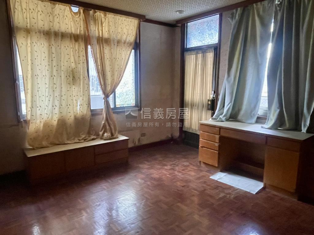 正崇德路大面寬店面房屋室內格局與周邊環境