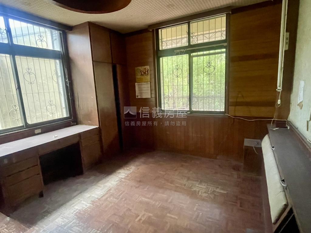 正崇德路大面寬店面房屋室內格局與周邊環境