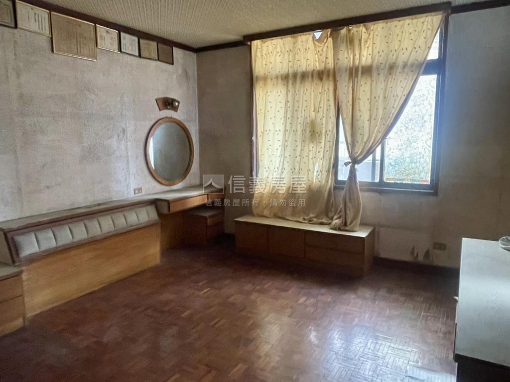 正崇德路大面寬店面房屋室內格局與周邊環境