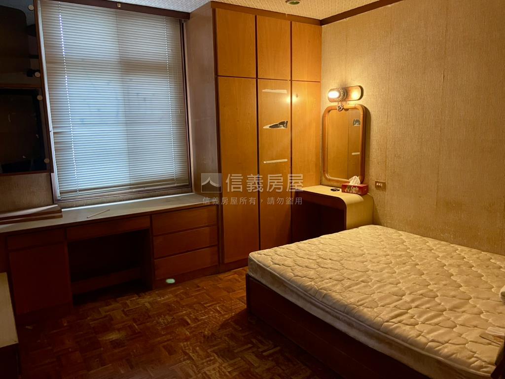 正崇德路大面寬店面房屋室內格局與周邊環境