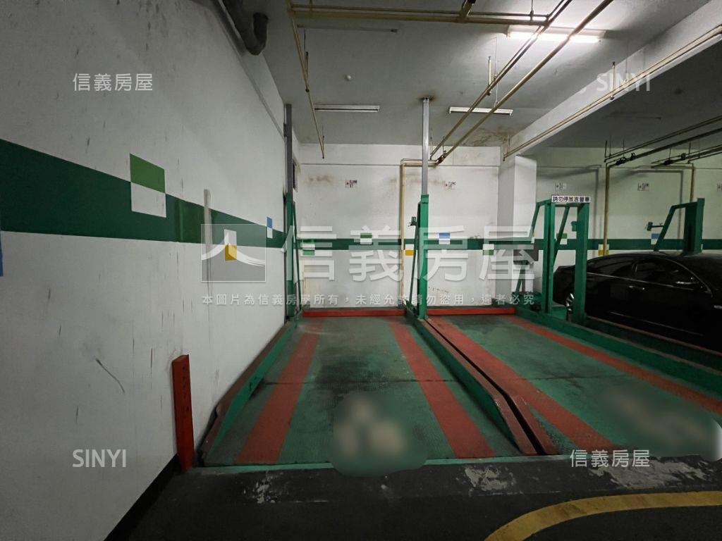 市政府捷運站旁套房附車位房屋室內格局與周邊環境