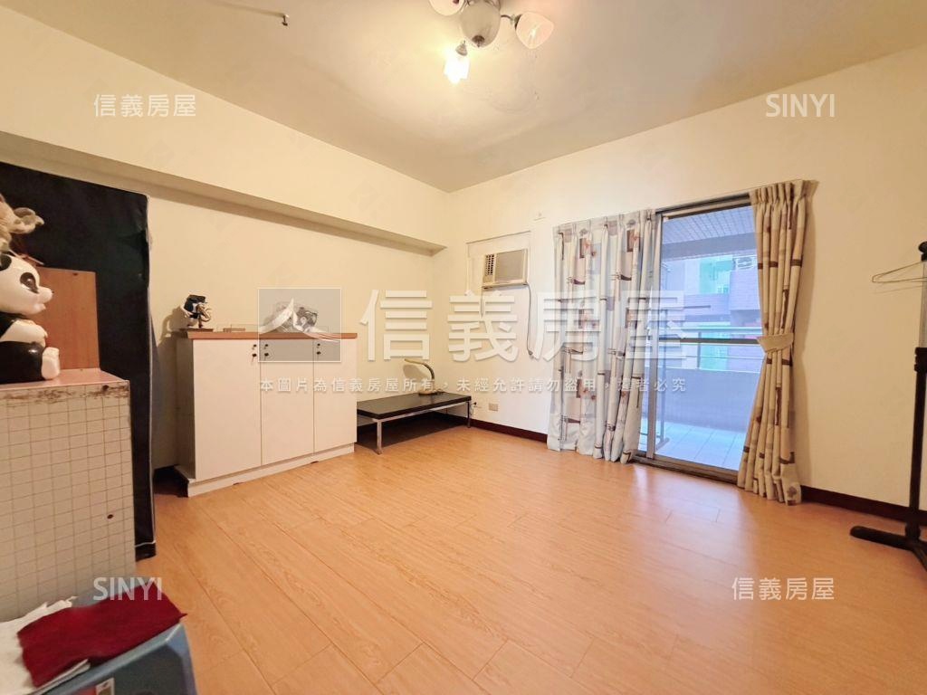 亞灣景觀樓中樓五房房屋室內格局與周邊環境