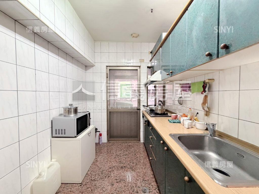 亞灣景觀樓中樓五房房屋室內格局與周邊環境