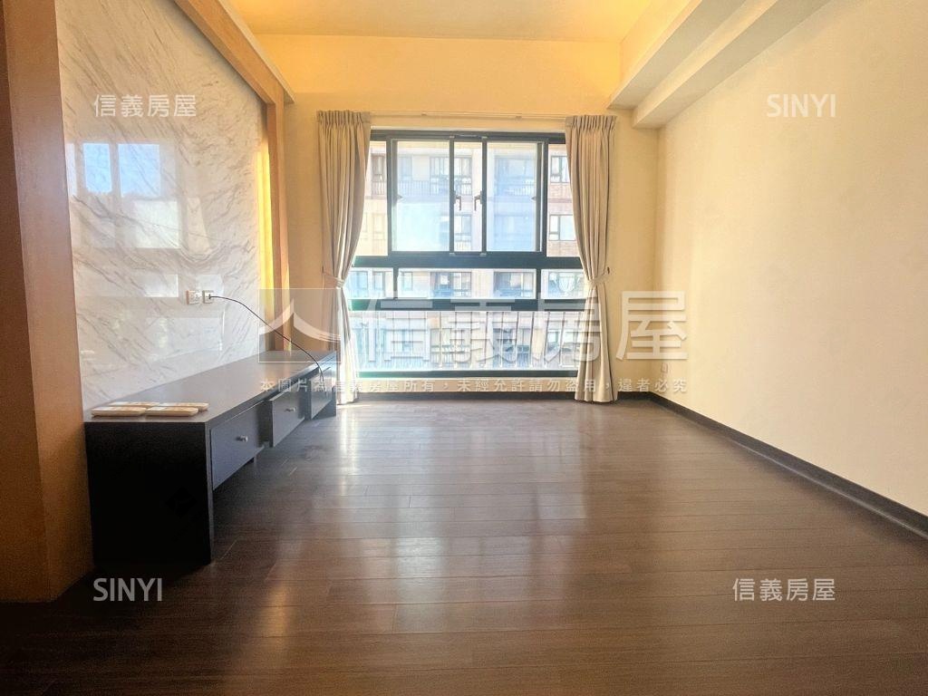 專任．秘密花園三房車位房屋室內格局與周邊環境