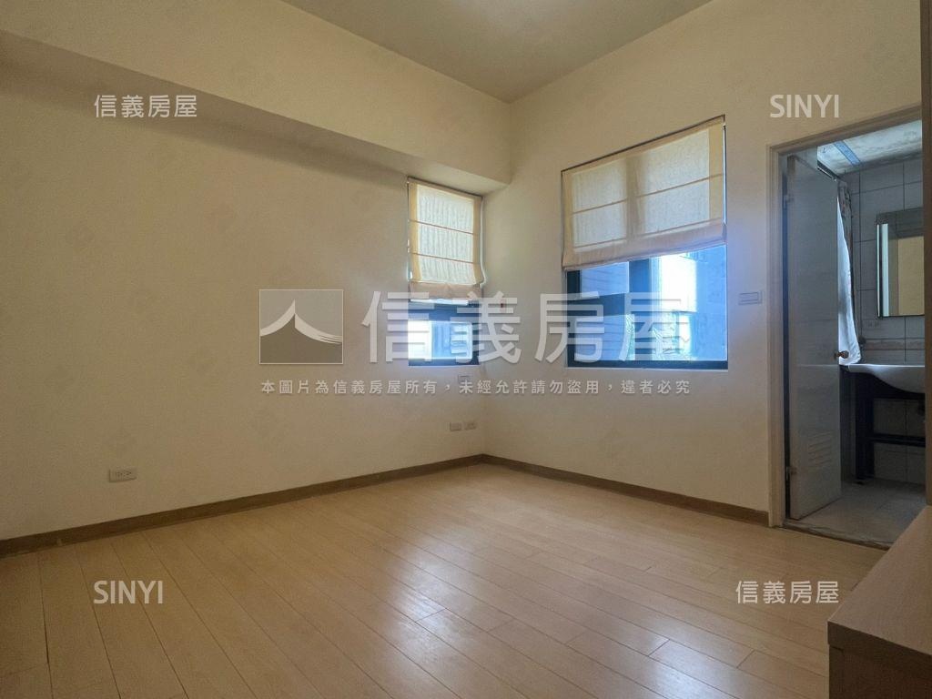 專任．秘密花園三房車位房屋室內格局與周邊環境