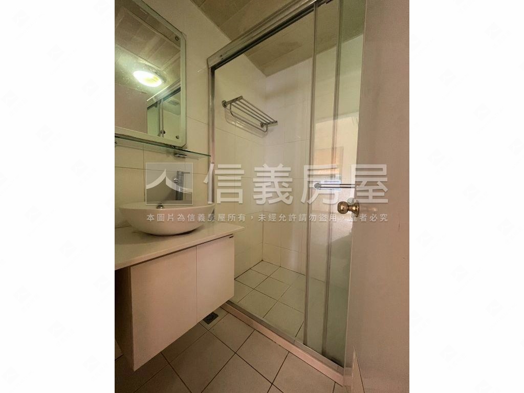 專任．秘密花園三房車位房屋室內格局與周邊環境