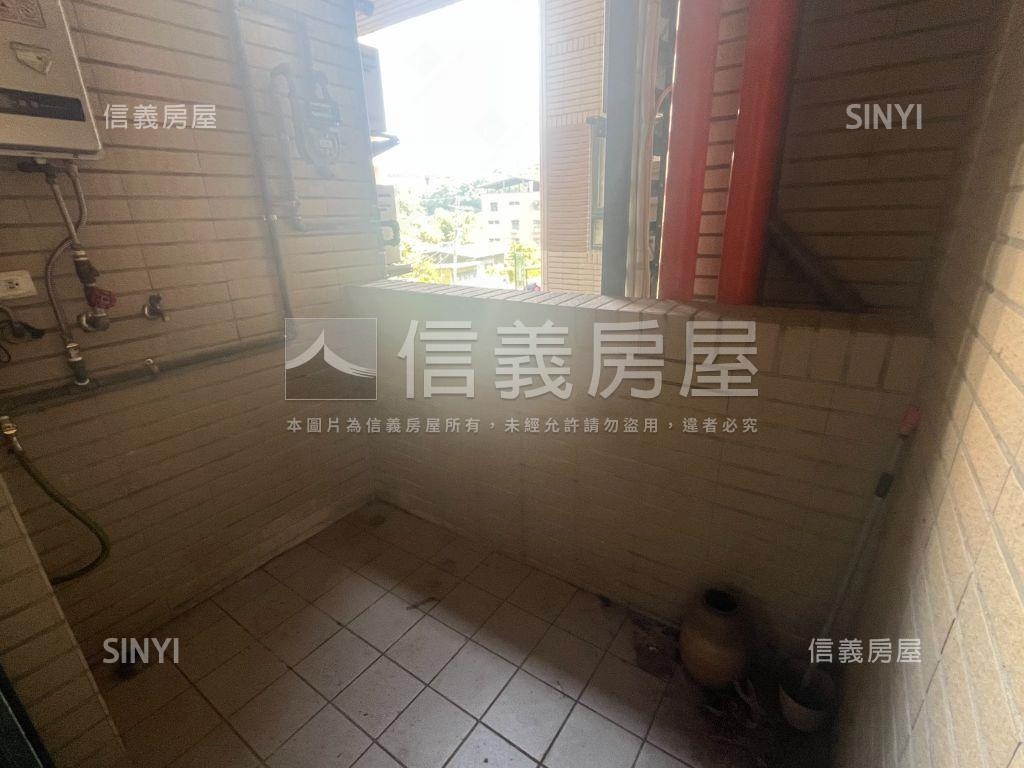 專任．秘密花園三房車位房屋室內格局與周邊環境