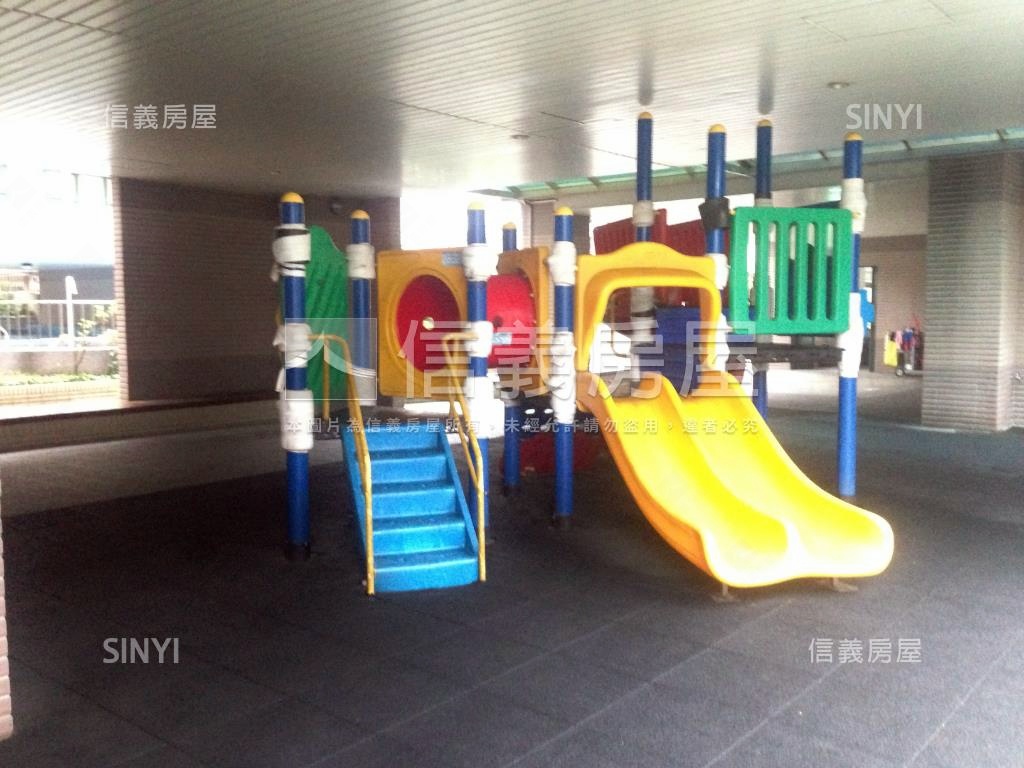 專任．秘密花園三房車位房屋室內格局與周邊環境