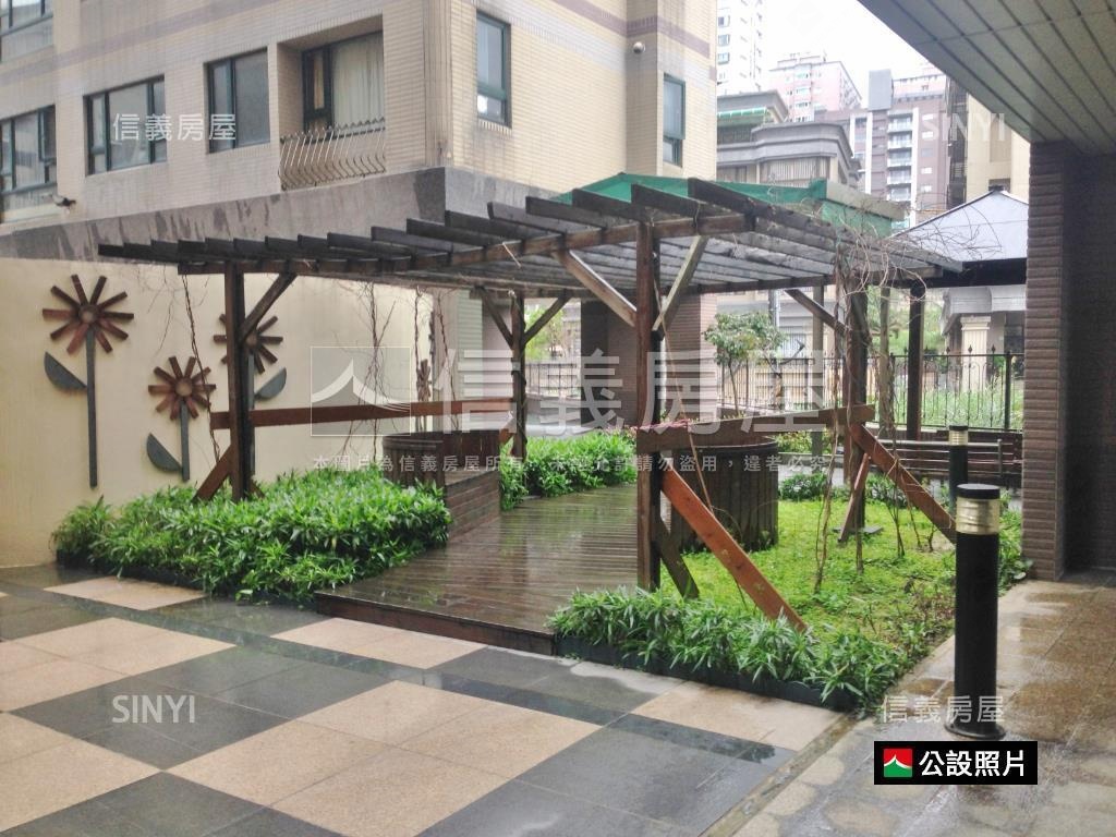 專任．秘密花園三房車位房屋室內格局與周邊環境