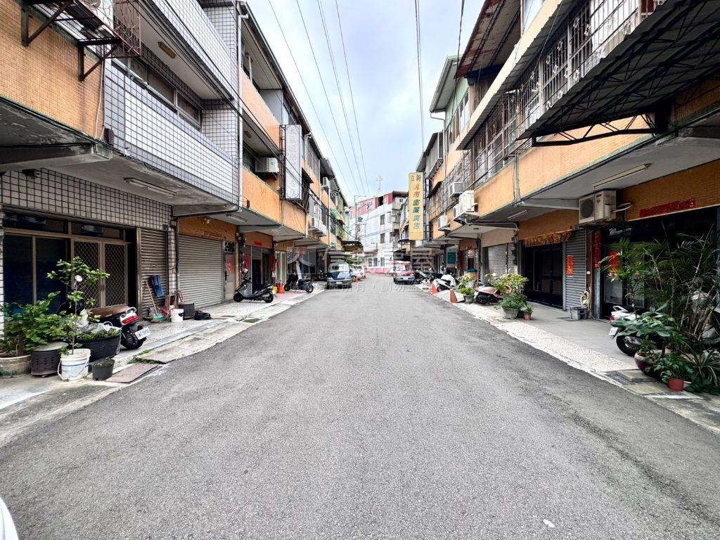 近勤益大地坪透天房屋室內格局與周邊環境