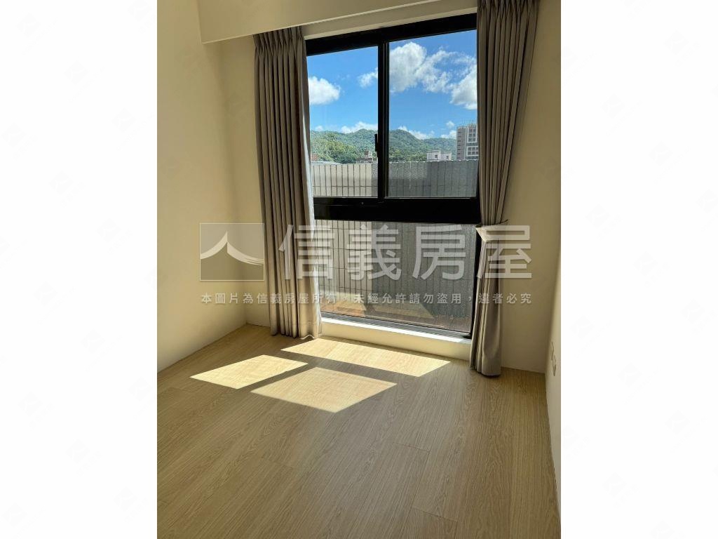 朗朗晴近南港２房２衛房屋室內格局與周邊環境
