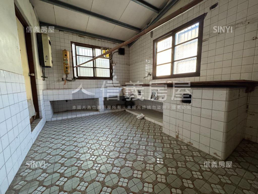 市區方正土地房屋室內格局與周邊環境