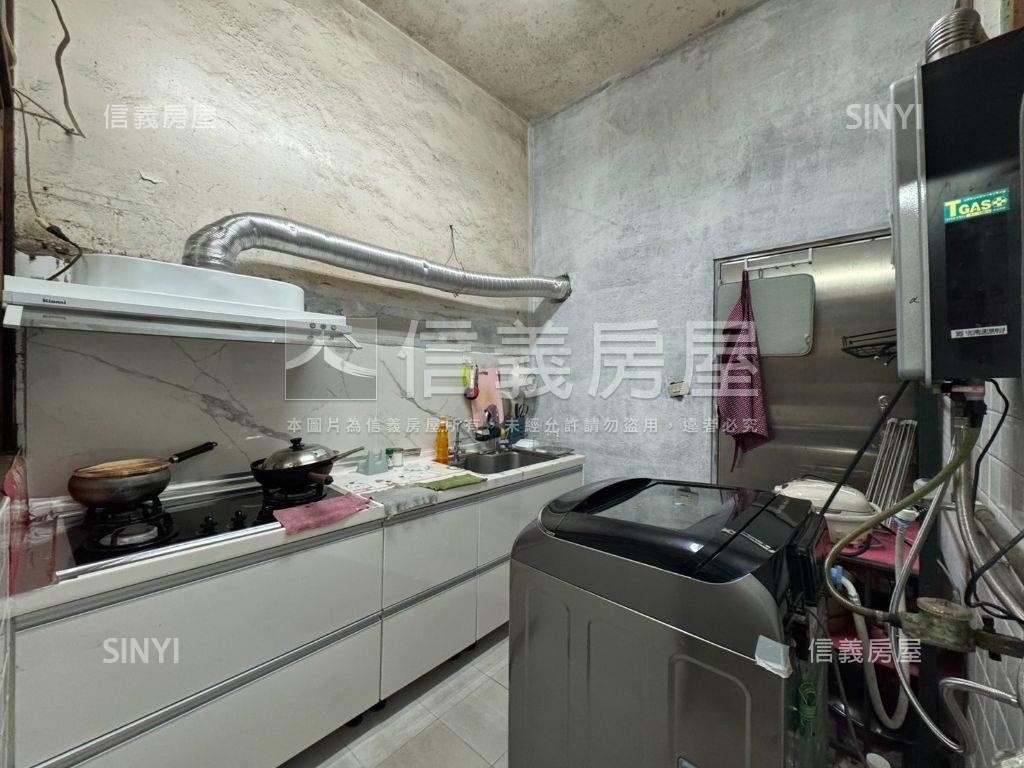 市區方正土地房屋室內格局與周邊環境