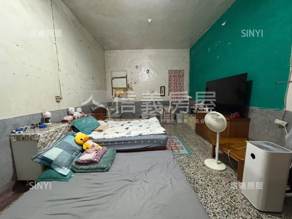 市區方正土地房屋室內格局與周邊環境