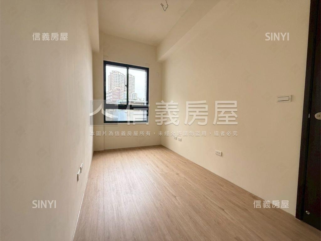 近巨城全新三房平車四樓房屋室內格局與周邊環境
