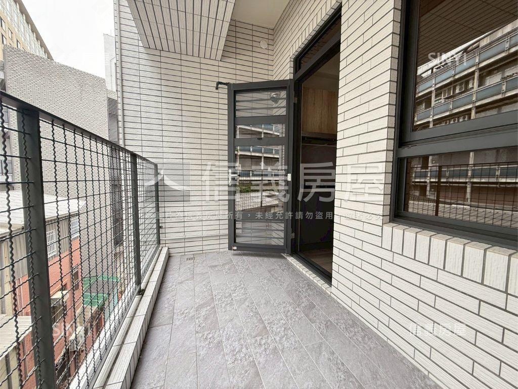 近巨城全新三房平車四樓房屋室內格局與周邊環境