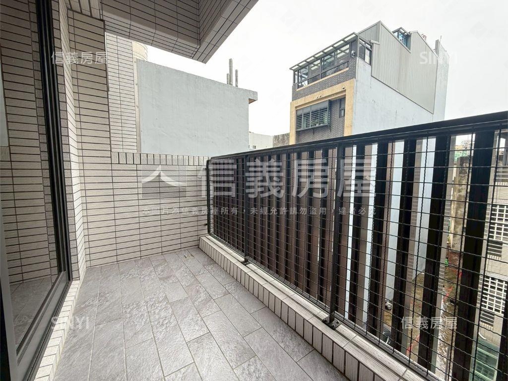 近巨城全新三房平車四樓房屋室內格局與周邊環境