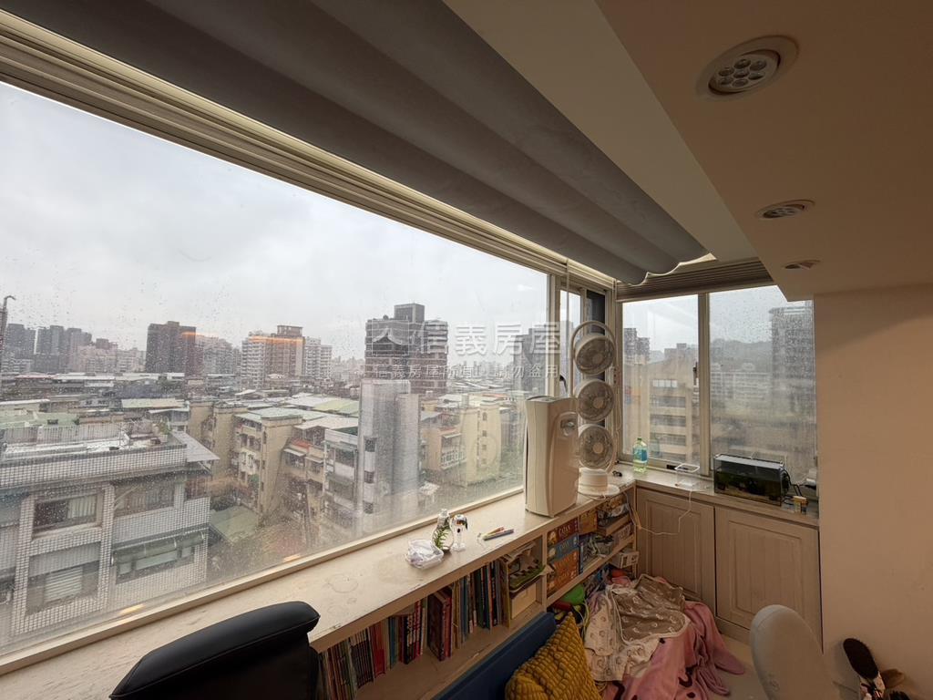 高樓美景兩房車位房屋室內格局與周邊環境