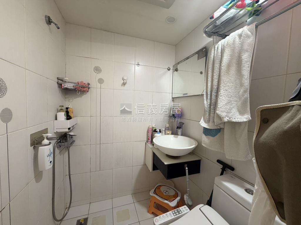 高樓美景兩房車位房屋室內格局與周邊環境