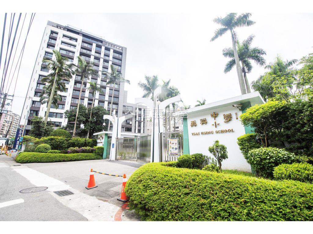 近捷運南環線小資電梯套房房屋室內格局與周邊環境