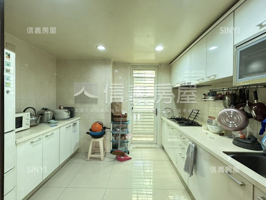 雙敦台視家園電梯四房房屋室內格局與周邊環境