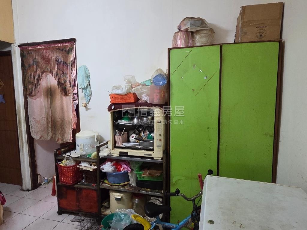 佳瑪百貨旁方正四房二廳房屋室內格局與周邊環境
