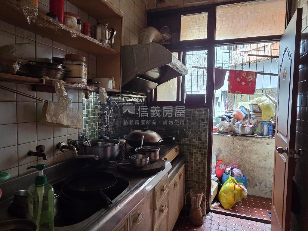 佳瑪百貨旁方正四房二廳房屋室內格局與周邊環境