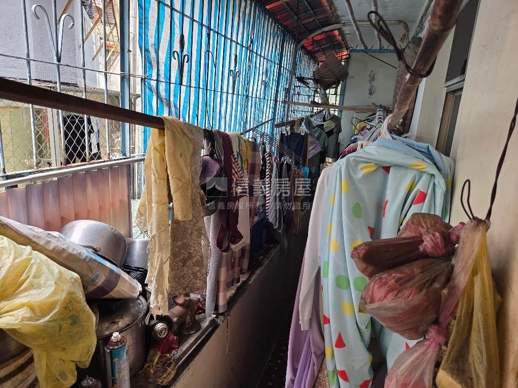 佳瑪百貨旁方正四房二廳房屋室內格局與周邊環境