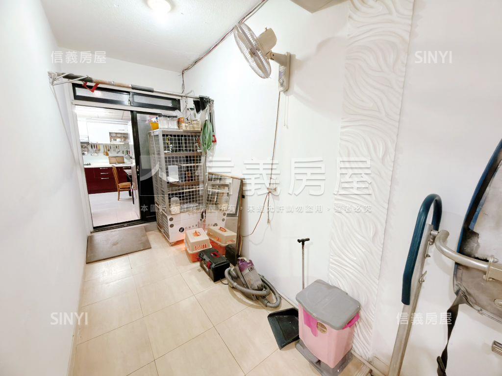 板橋近捷運方便停車一樓房屋室內格局與周邊環境