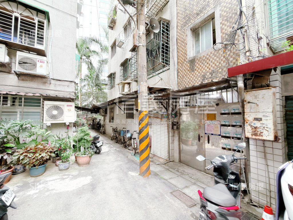 板橋近捷運方便停車一樓房屋室內格局與周邊環境