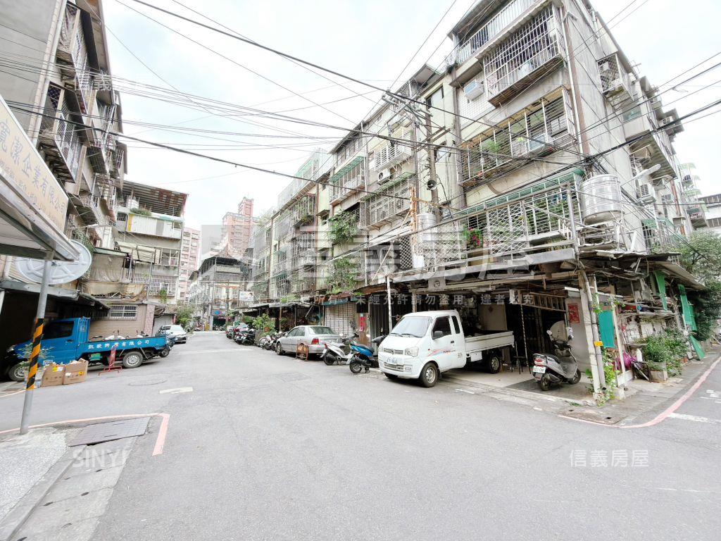 板橋近捷運方便停車一樓房屋室內格局與周邊環境