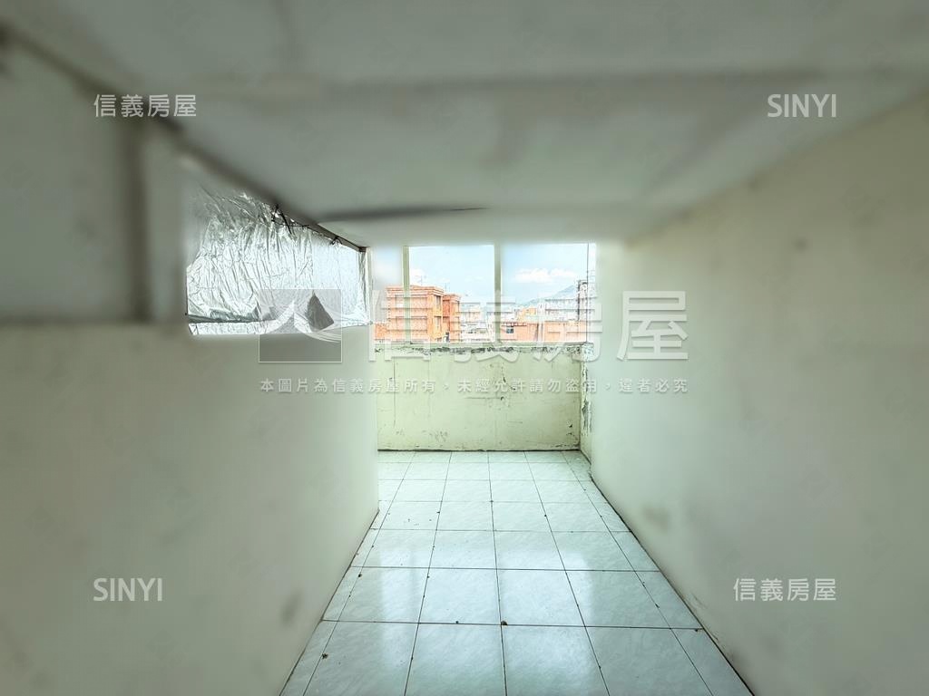 捷運Ｙ３站首購溫馨華廈宅房屋室內格局與周邊環境