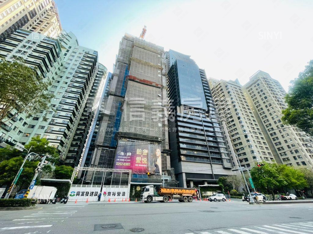 七期愛悅２２Ａ５三房平車房屋室內格局與周邊環境