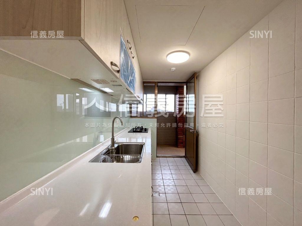 三民龍騰新裝潢美大樓四房房屋室內格局與周邊環境