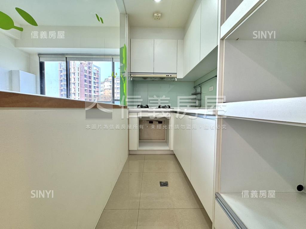 布拉格漂亮二改一房附平車房屋室內格局與周邊環境