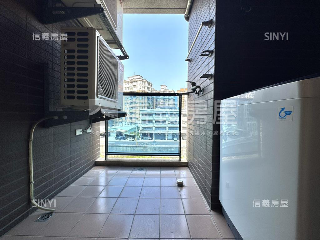 布拉格漂亮二改一房附平車房屋室內格局與周邊環境