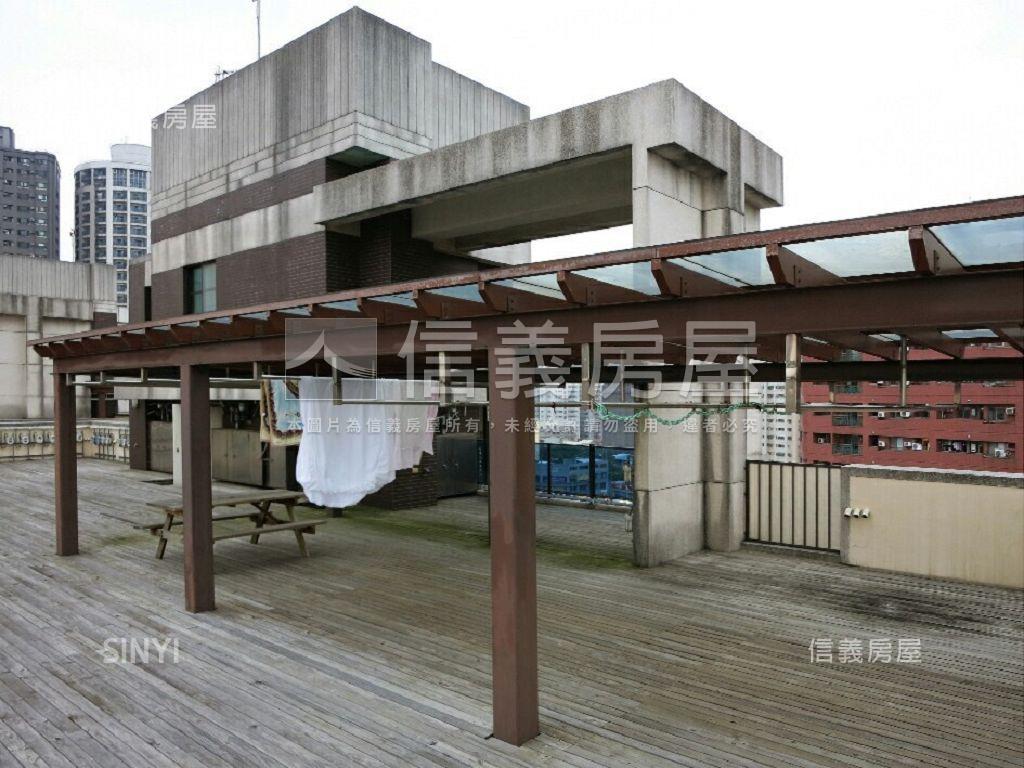 布拉格漂亮二改一房附平車房屋室內格局與周邊環境