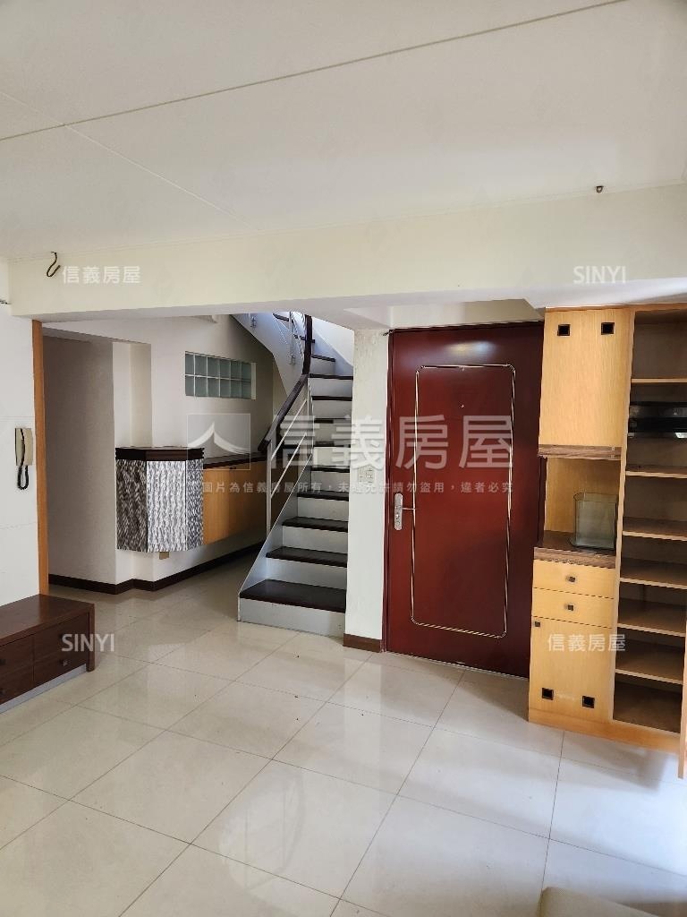 天母新光商圈邊間頂加公寓房屋室內格局與周邊環境