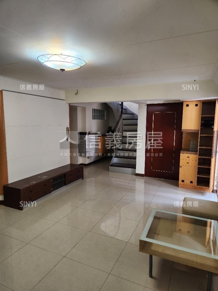 天母新光商圈邊間頂加公寓房屋室內格局與周邊環境