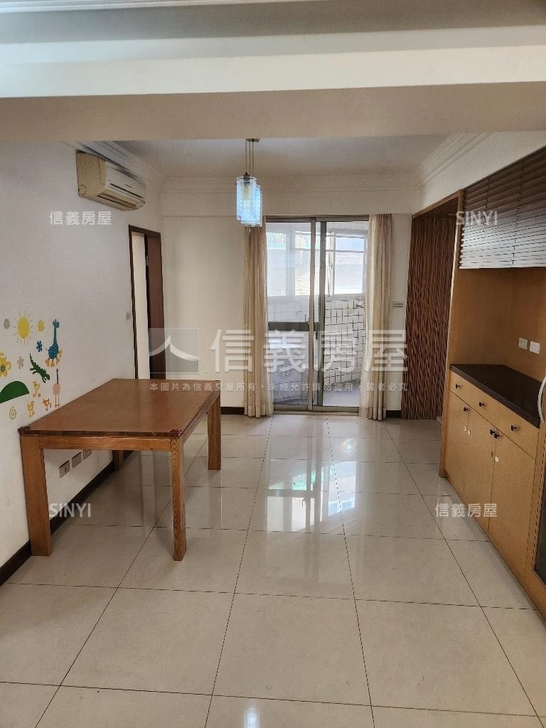 天母新光商圈邊間頂加公寓房屋室內格局與周邊環境