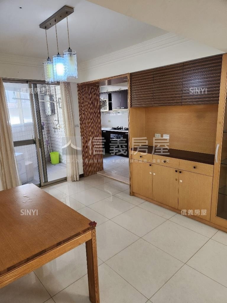 天母新光商圈邊間頂加公寓房屋室內格局與周邊環境