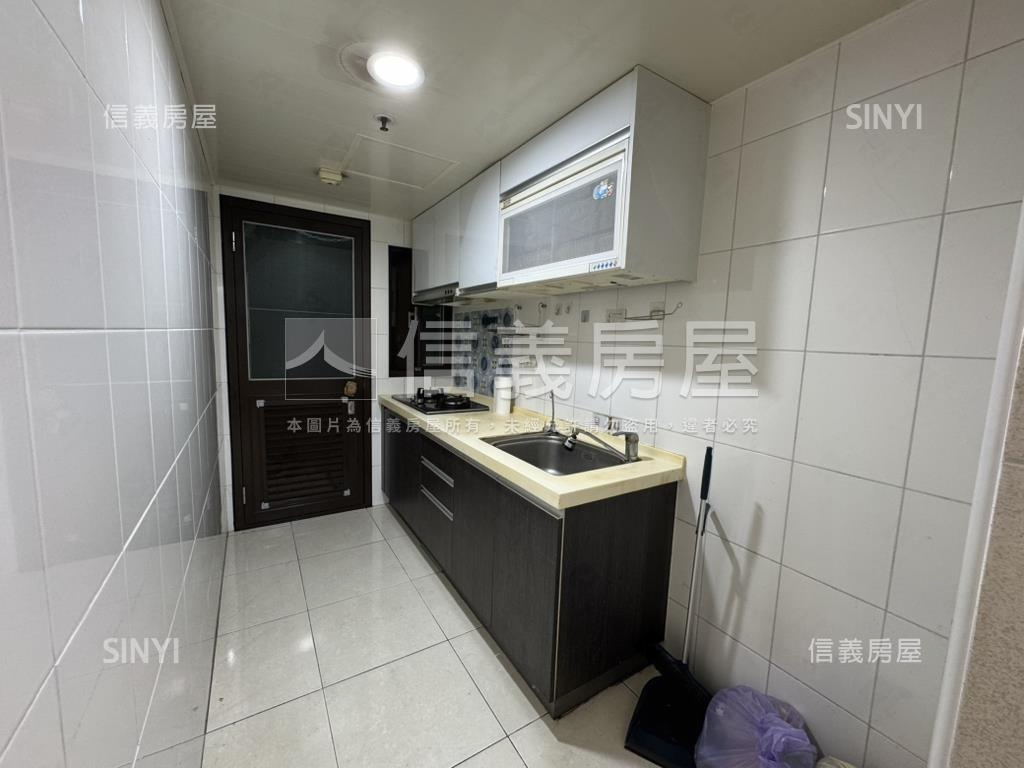 美麗歐洲高樓溫馨兩房房屋室內格局與周邊環境