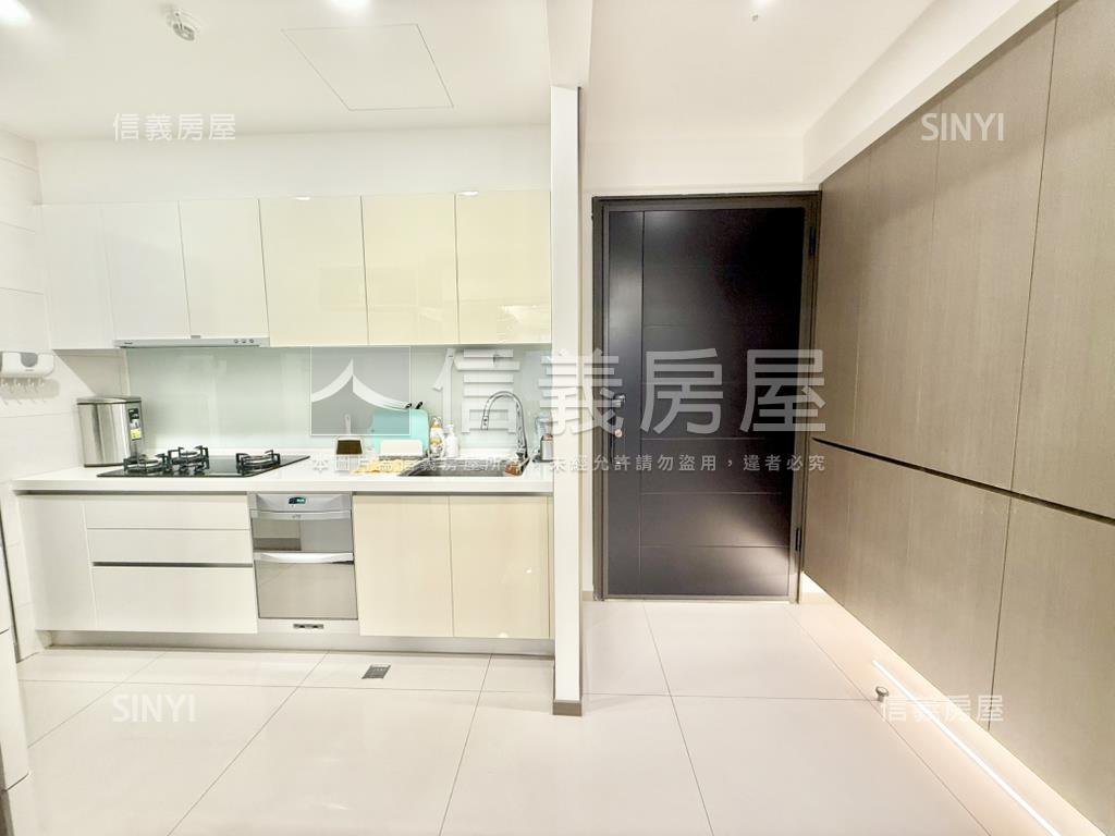 東方之星西南採光大三房房屋室內格局與周邊環境