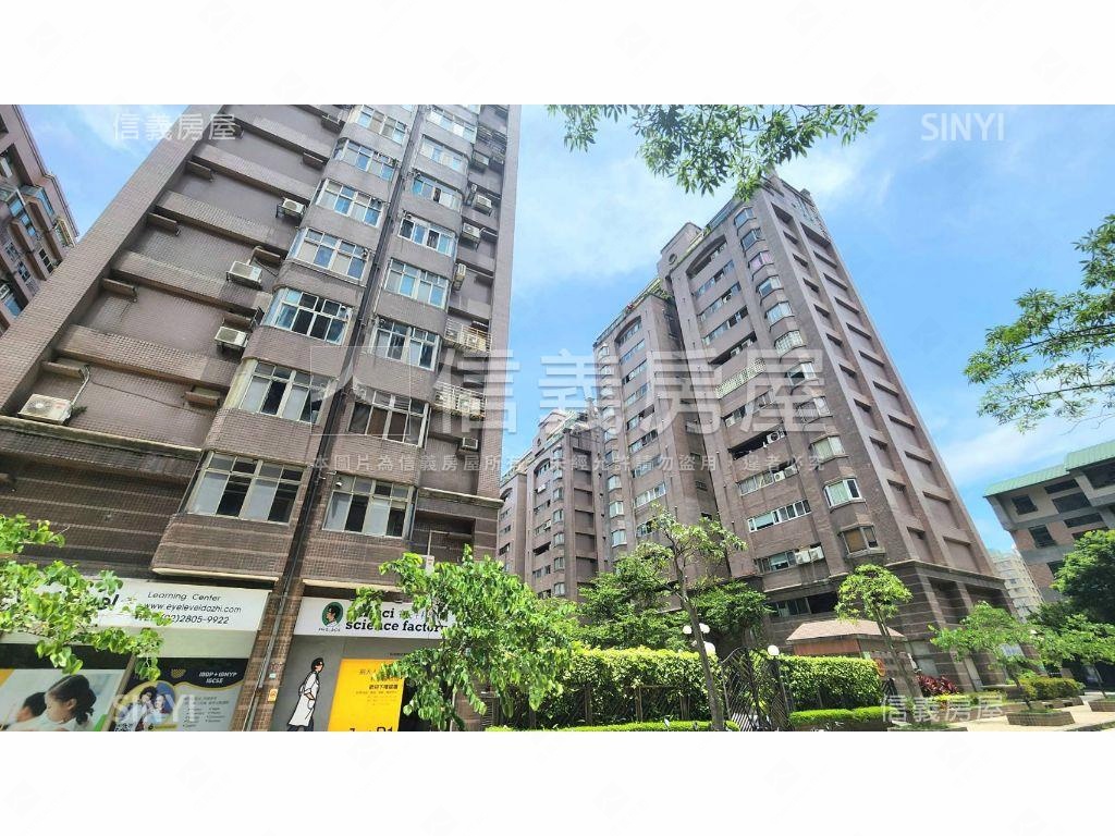 香檳方正高樓四房平車房屋室內格局與周邊環境