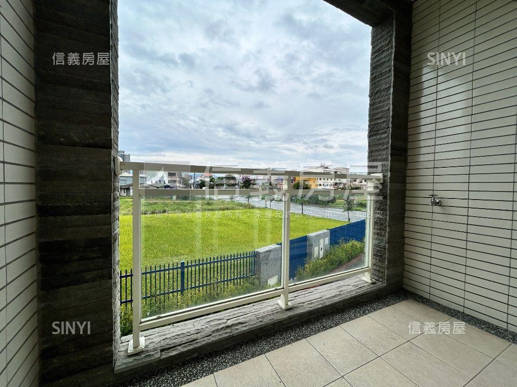 臨路全新視野無遮蔽豪墅房屋室內格局與周邊環境