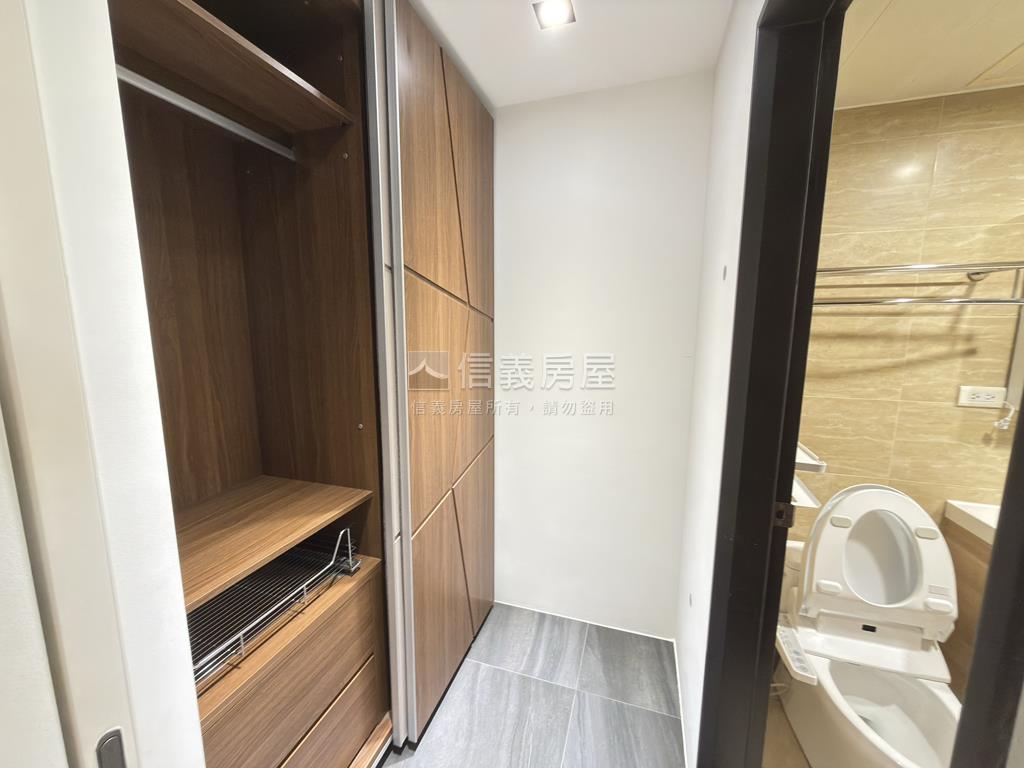 一品苑高樓美裝附車位房屋室內格局與周邊環境