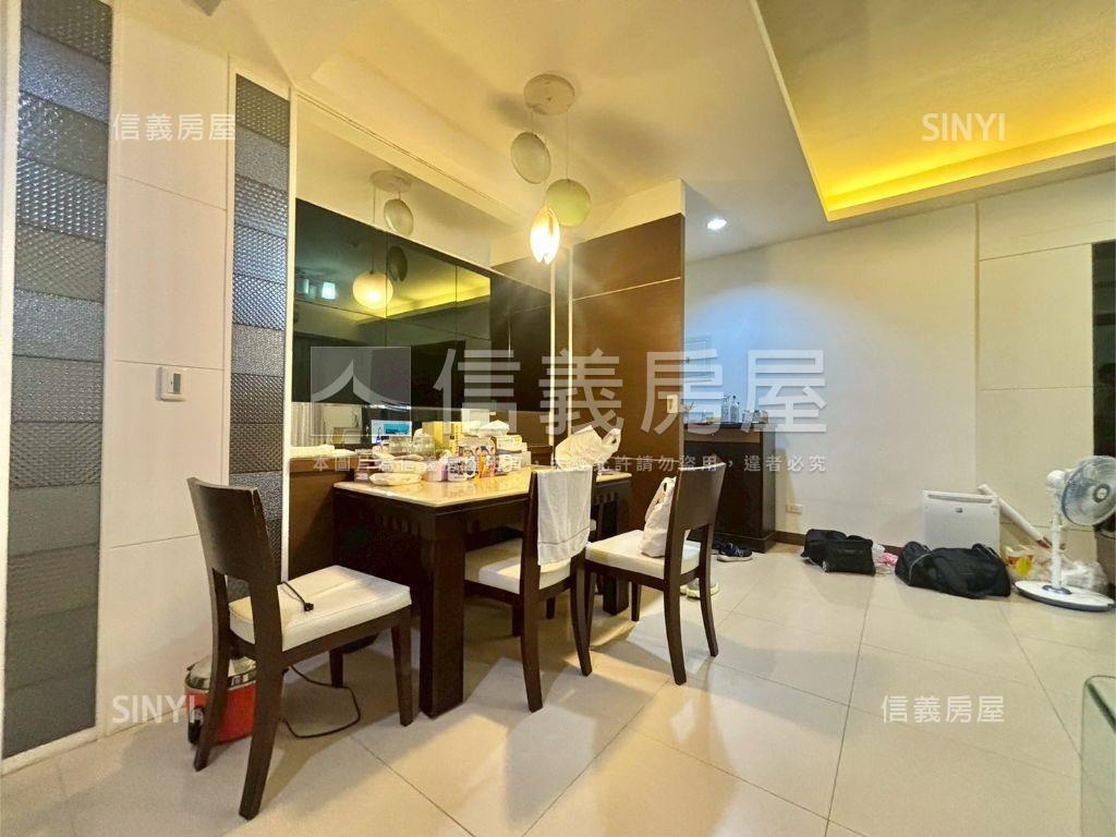 美術館三房車位房屋室內格局與周邊環境